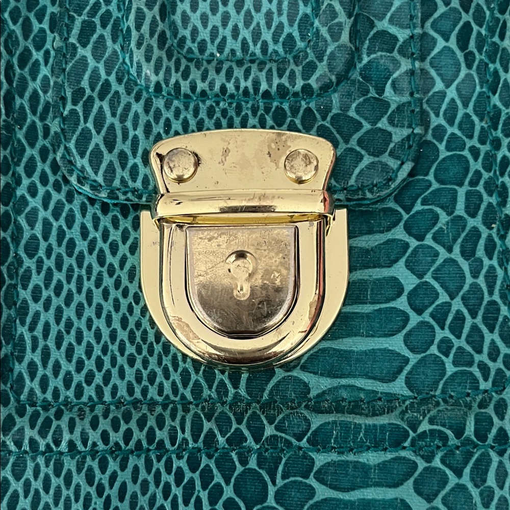 Elegant Teal Wristlet with Gold Clasp - Picture 2 of 3